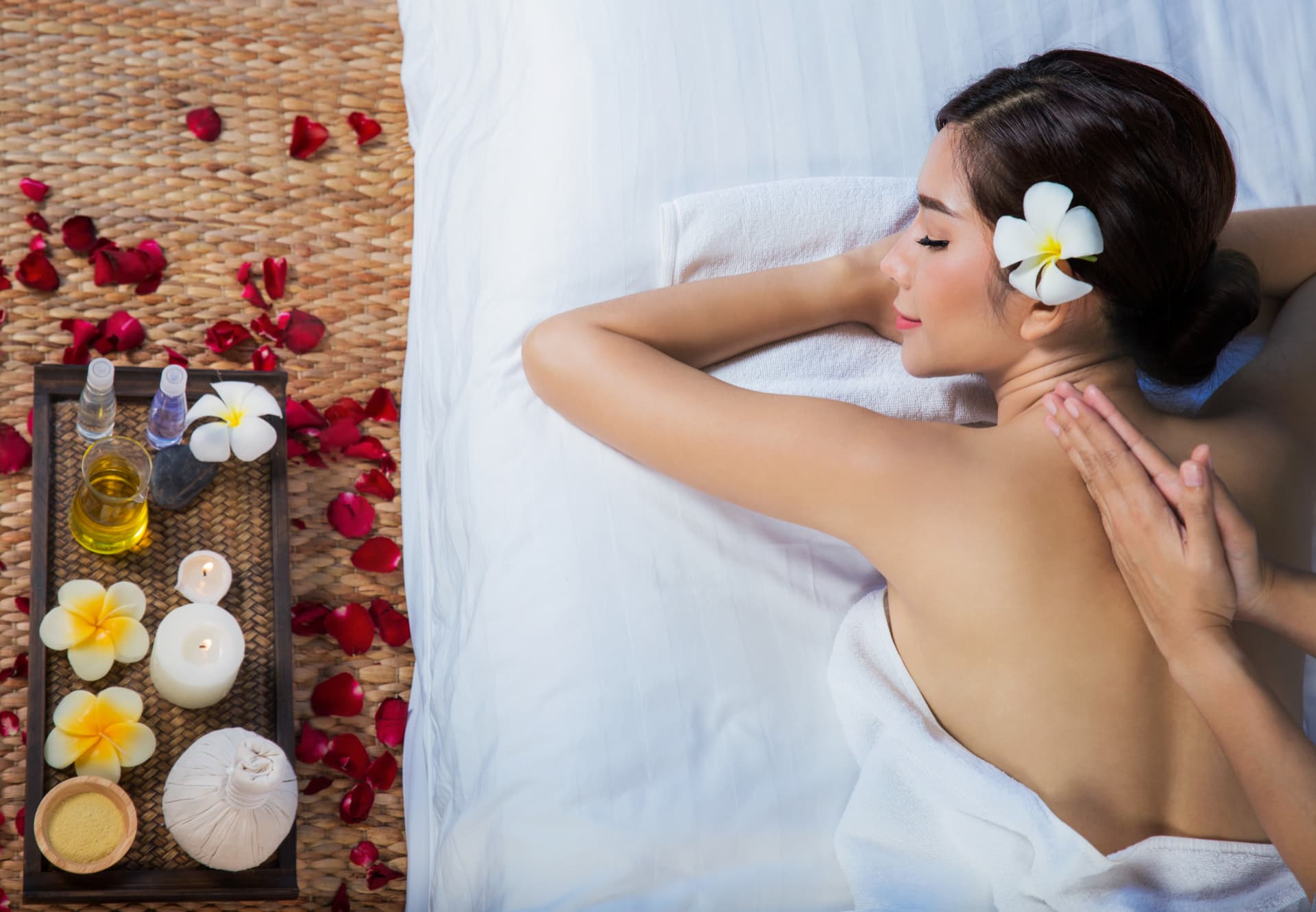Massage therapy at Aromdi